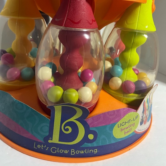NEW - Kids 2+ Light Up Bowling Set Color changing Flashing Ball & 6 Rattle Pins - Picture 2 of 8